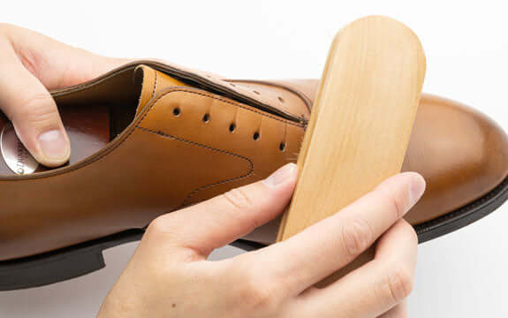 基本の靴のお手入れ ツヤ革編