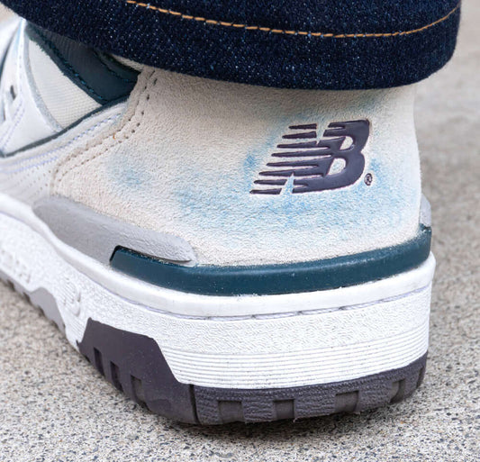 お気に入りの白いスニーカー【ニューバランス New Balance BB550】にデニムの色移りが・・・涙