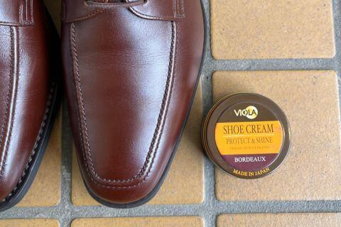 ヴィオラシュークリームで基本の靴のお手入れ