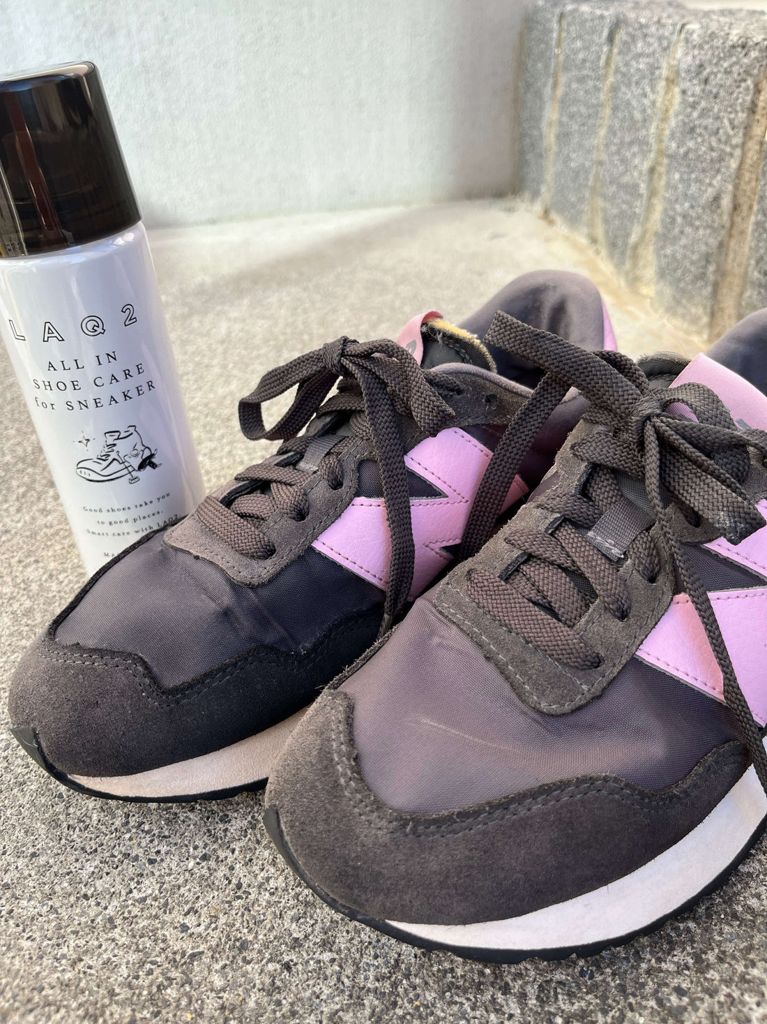 ニューバランスなどコンビ素材のスニーカーはこれ1本で簡単キレイ!水無し、スプレー→拭き取りだけ!