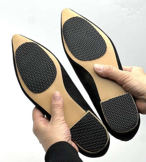 雨の日の駅で転倒寸前!?もう滑らない!「ソールキット スリップ対策」はココが違う!