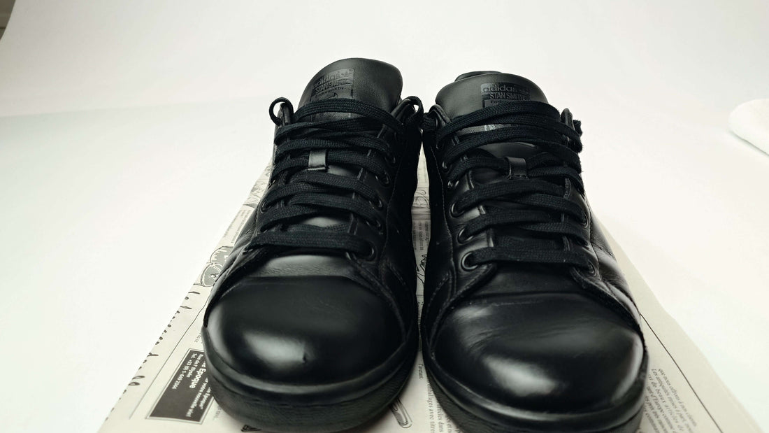 スタンスミス・ブラックを一瞬でピカピカに!お手軽1分ケア!