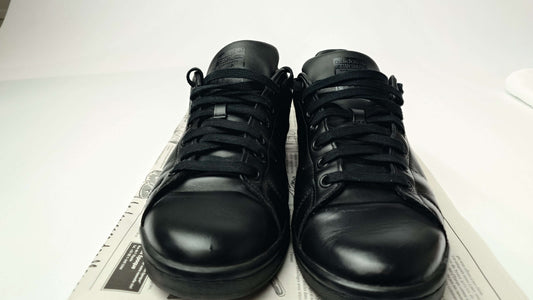 スタンスミス・ブラックを一瞬でピカピカに!お手軽1分ケア!