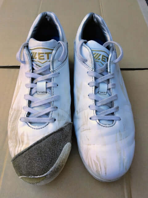 お下がりの野球スパイクを救済！【LAQ2】の泡スプレーなら水なし・時短で泥汚れがスッキリ！