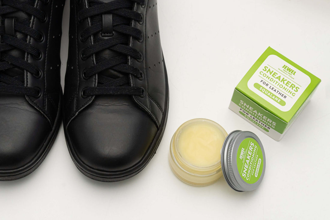 ～ビジネススニーカーの保革方法を紹介～ “本格すぎない”がちょうどいい。自然なツヤで、大人の足元に差を。